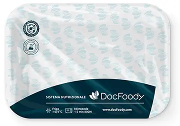 Una vaschetta contenente un piatto pronto DocFoody, completa della sua copertura in cartoncino.